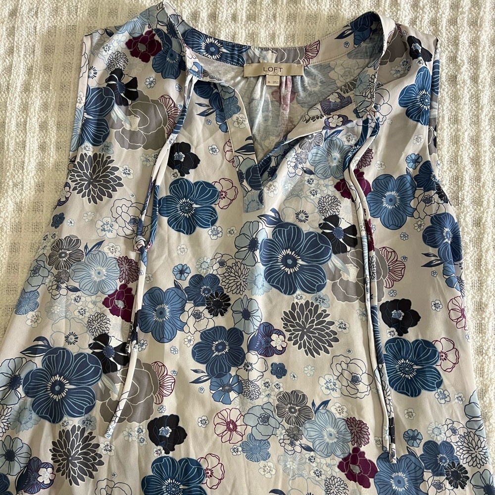 LOFT Floral Sleeves Top ✨🌸